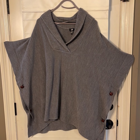 Grey Poncho from H&M - Picture 4 of 4